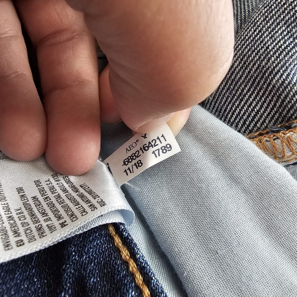 American Eagle Tomgirl Ankle Straight Jeans Distressed Mom Button Fly 18 Reg. - Picture 7 of 10